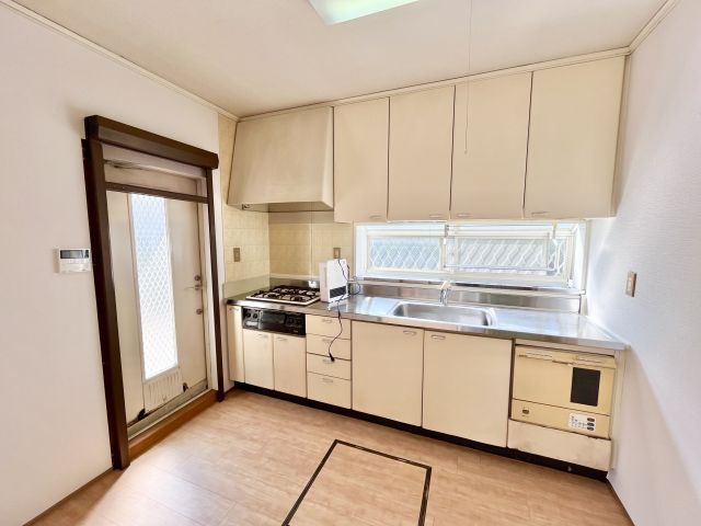 4LDK Detached House with 3 Parking Spaces in Fukutsu, Fukuoka - Thumbnail 3
