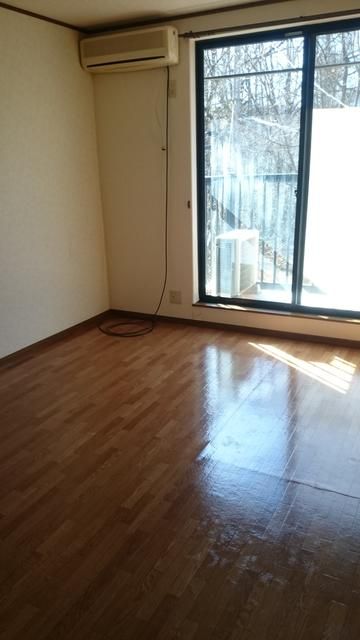 Sunrise Izumi 1DK Apartment for Rent in Hokuto City, Yamanashi - Thumbnail 3