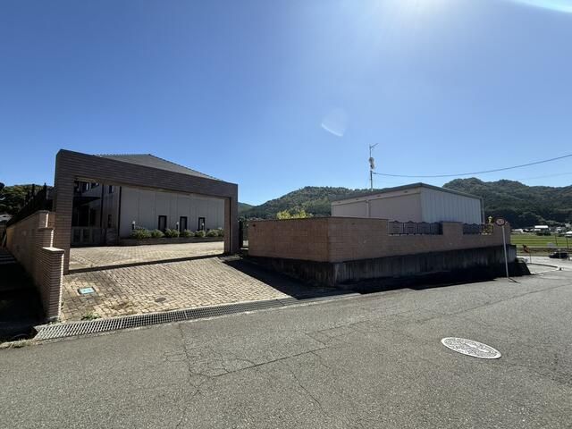 7LDK House for Sale in Sera Town, Hiroshima with Large Garden - Thumbnail 3