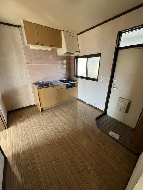2DK Apartment for Rent in Tsuru City, Yamanashi - Thumbnail 3