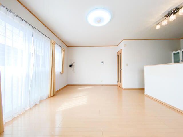 4LDK Corner Lot House with 3 Parking Spaces in Utsunomiya - Thumbnail 3