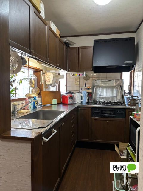 4LDK House in Quiet Toyama Neighborhood with Garden and Parking - Image 1