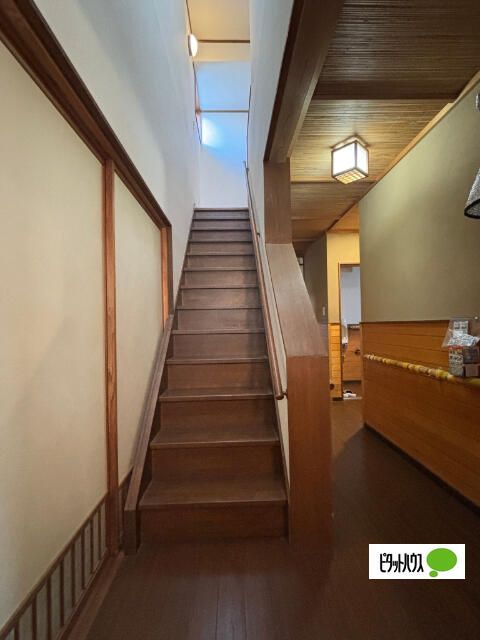 4LDK House in Quiet Toyama Neighborhood with Garden and Parking - Thumbnail 3