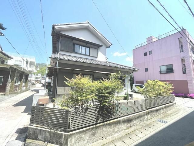 2002 Japanese-Style 6SDK House on Corner Lot in Numazu - Main Image