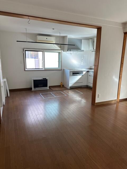 4LDK House in Quiet Akita Neighborhood with Parking - Thumbnail 3