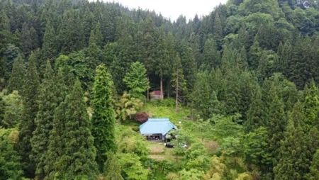 300-Year-Old Thatched Kominka in Fukushima's Mist Fantasy Gorge - Thumbnail 2