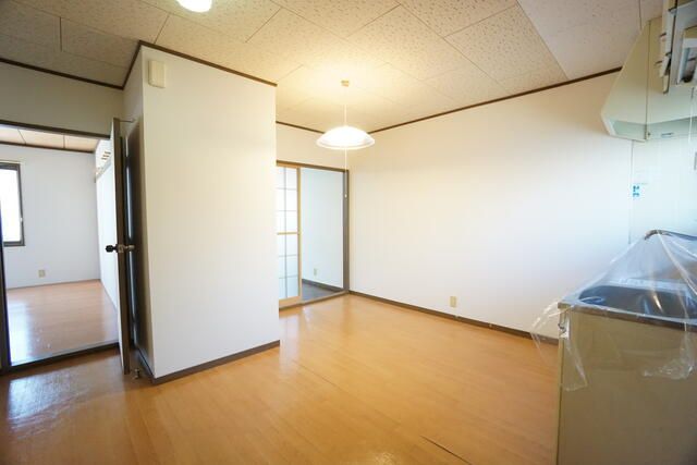 2DK Apartment for Rent in Isesaki, Gunma - 40 sqm - Thumbnail 4