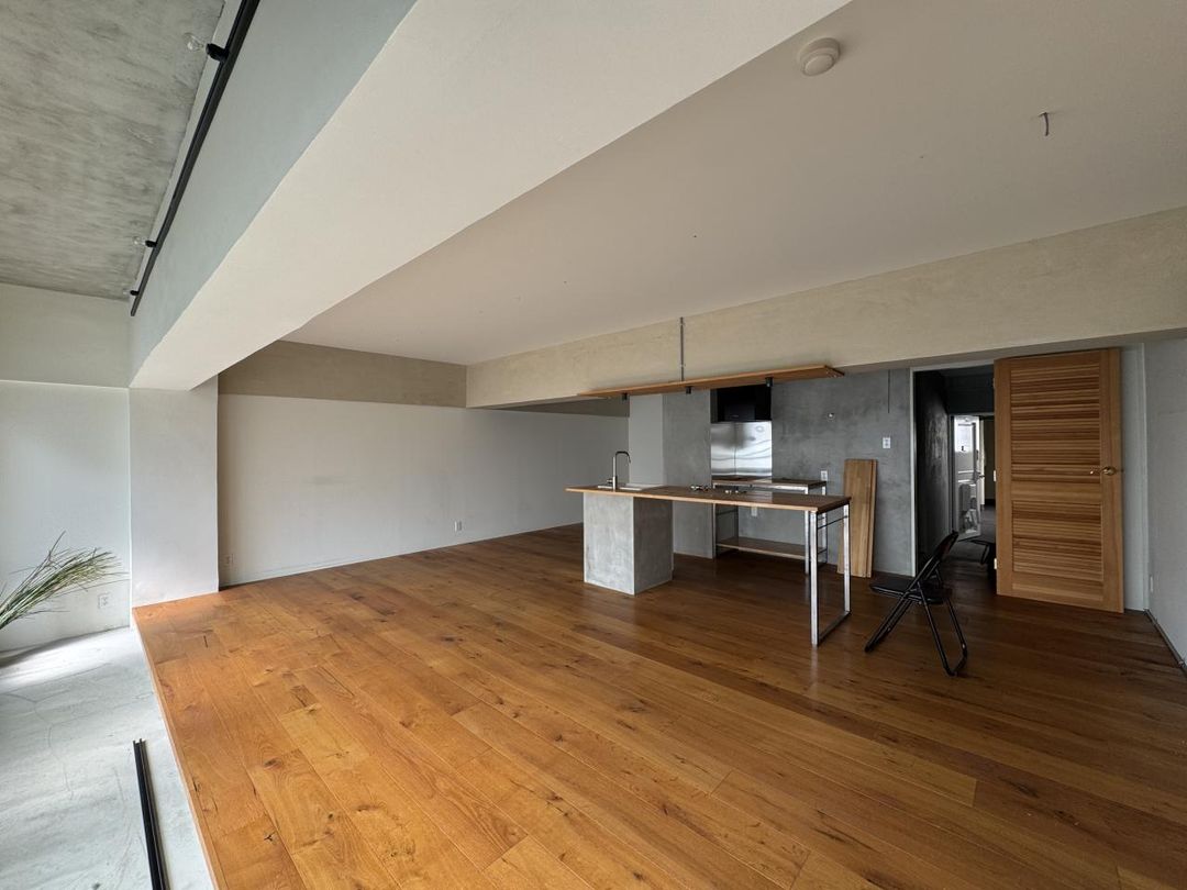 Top-Floor 1R Apartment for Sale in Bunkyo, Tokyo - 61.54㎡ - Thumbnail 2