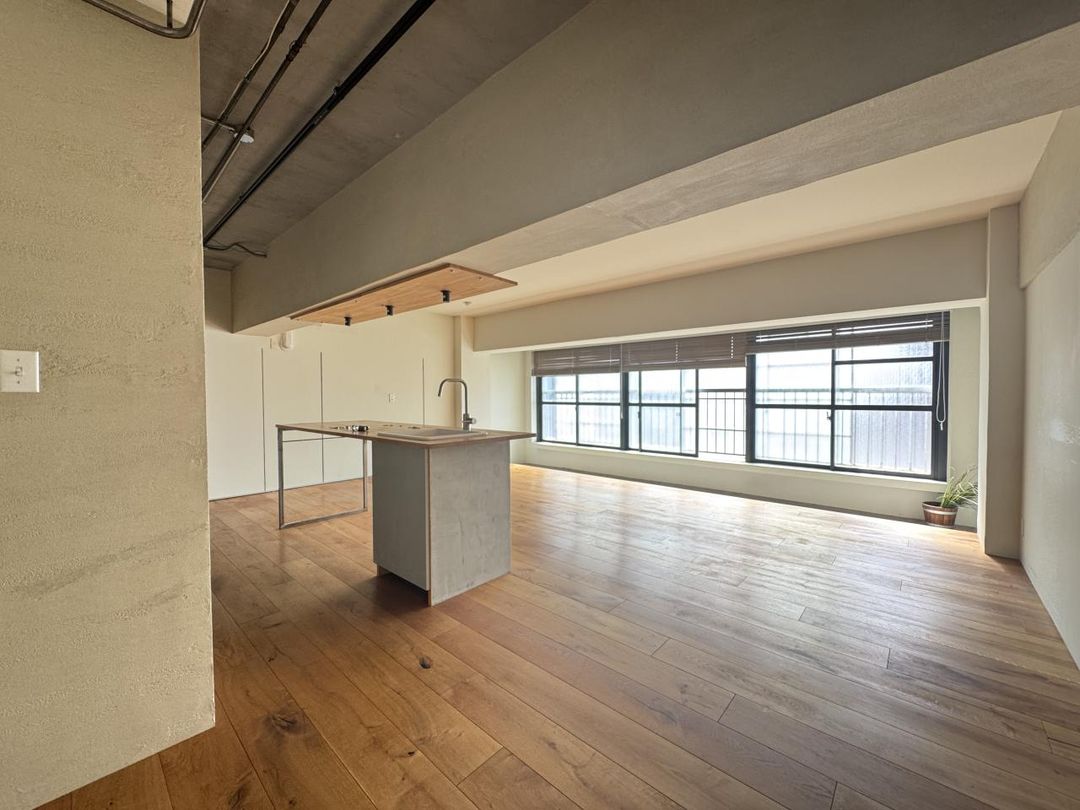 Top-Floor 1R Apartment for Sale in Bunkyo, Tokyo - 61.54㎡ - Thumbnail 3