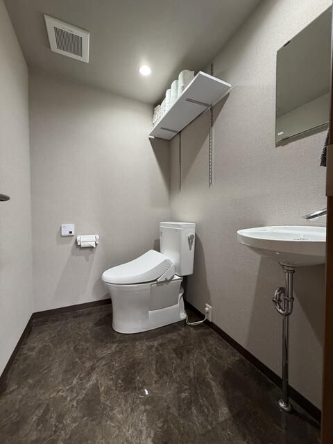 Ground-Floor Retail/Office Space for Sale in Bunkyo, Tokyo - Thumbnail 4