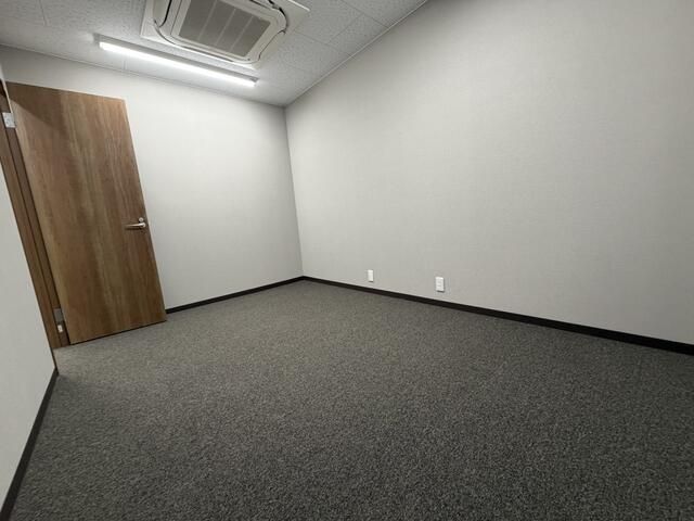 Ground-Floor Retail/Office Space for Sale in Bunkyo, Tokyo - Thumbnail 3