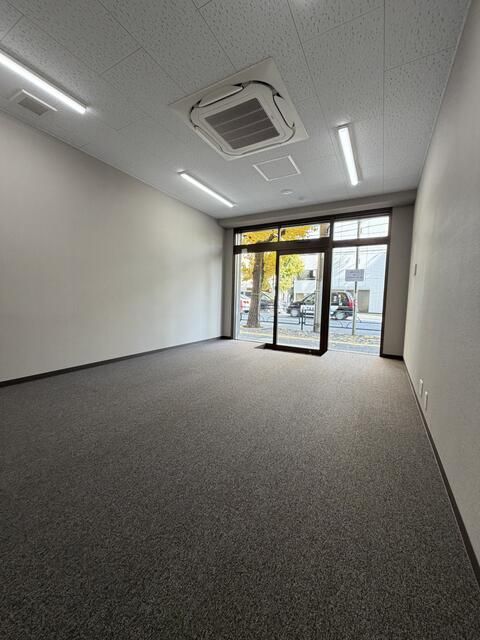Ground-Floor Retail/Office Space for Sale in Bunkyo, Tokyo - Thumbnail 2