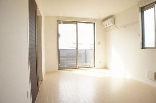 1LDK Apartment for Rent in Isesaki, Gunma - 59,000 Yen - Thumbnail 2