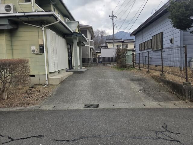 Spacious 6DK House in Quiet Tsuru, Yamanashi – 135.80m² - Thumbnail 3