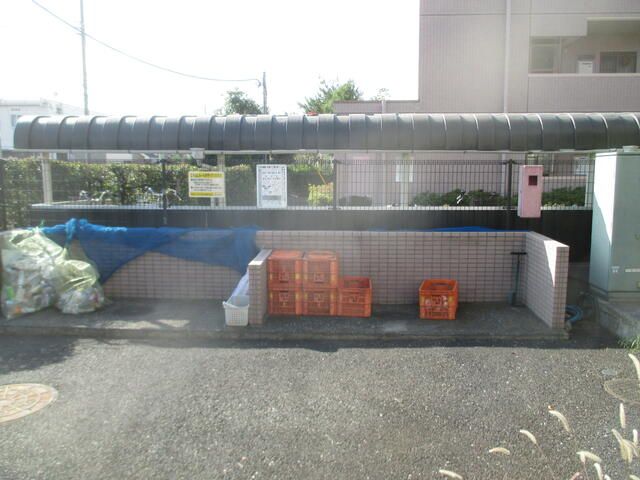 Grandole Mitaka Ichibankan 3LDK Apartment for Rent in Mitaka - Thumbnail 2