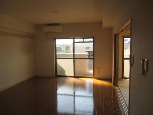 Grandole Mitaka Ichibankan 3LDK Apartment for Rent in Mitaka - Thumbnail 4