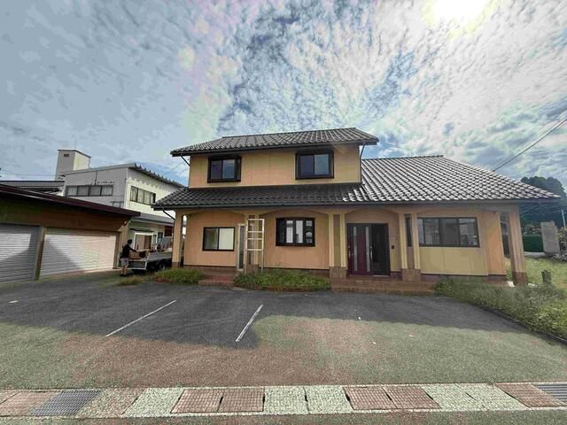 9SLDK Family Home in Takaoka, Toyama with Large Land Plot - Main Image