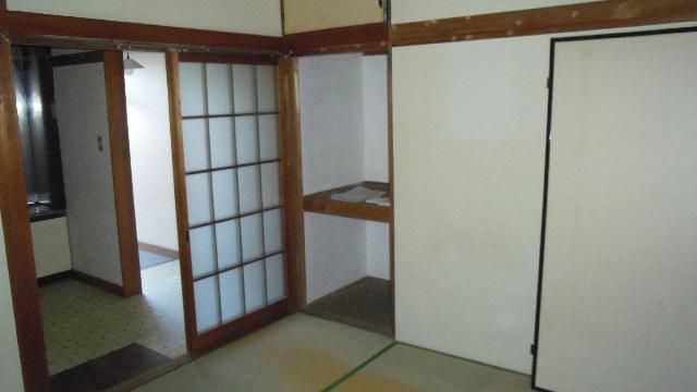 2DK Apartment for Rent in Hiratsuka, Kanagawa - Thumbnail 3