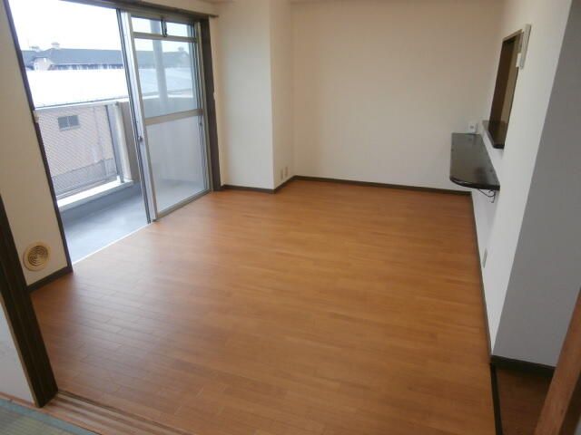 Life Stage Ichibankan 2LDK Apartment for Sale in Ota, Gunma - Thumbnail 2
