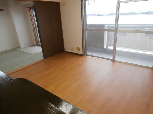 Life Stage Ichibankan 2LDK Apartment for Sale in Ota, Gunma - Thumbnail 3