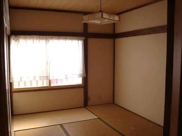 2K Apartment for Rent in Hirosaki, Aomori - 40 sqm - Thumbnail 2