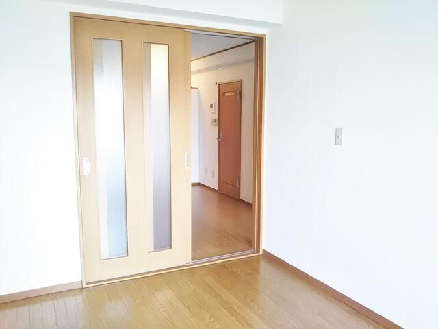 Renovated 2DK Apartment near Shin-Otsuka Station, Bunkyo - Thumbnail 3
