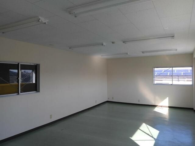 Commercial Warehouse for Rent in Inage-ku, Chiba City - Thumbnail 2
