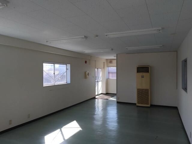 Commercial Warehouse for Rent in Inage-ku, Chiba City - Thumbnail 3