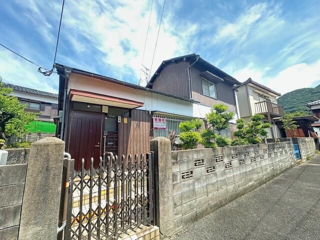 1964 4DK House in Kitakyushu with 240sqm Land - Image 1