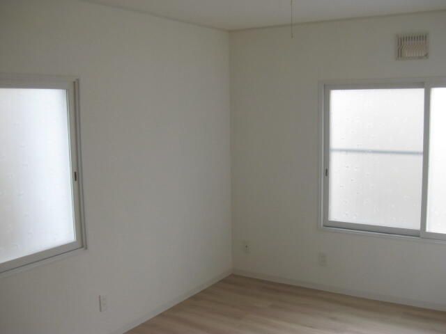 3LDK House in Sapporo's Toyohira Ward with Garden and Parking - Image 22