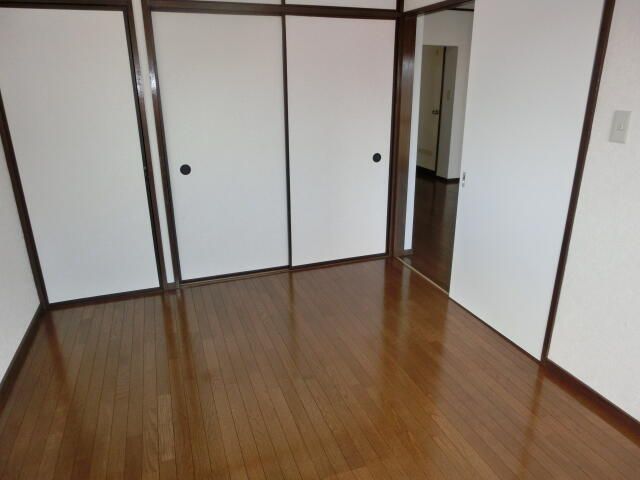 2LDK Apartment for Rent in Musashimurayama, Tokyo - 60,000 Yen - Thumbnail 4