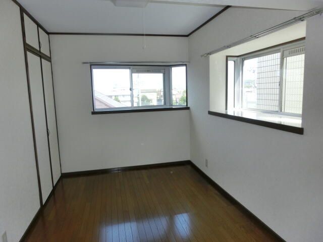 2LDK Apartment for Rent in Musashimurayama, Tokyo - 60,000 Yen - Thumbnail 3