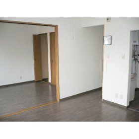 2DK Apartment for Rent in Obihiro, Hokkaido with Free Parking - Thumbnail 2