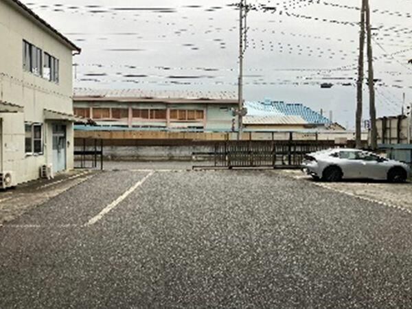 Large Industrial Land for Rent with Warehouses in Ushiku, Ibaraki - Thumbnail 2