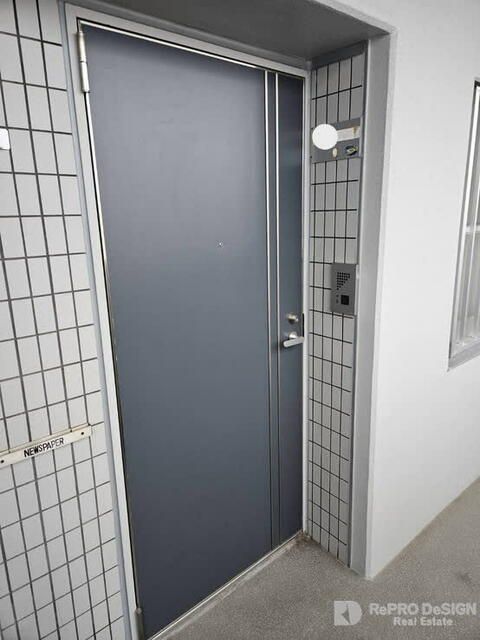 Renovated 2LDK Apartment with South Balcony near Akita Station - Thumbnail 2