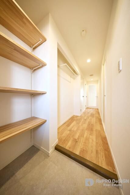 Renovated 2LDK Apartment with South Balcony near Akita Station - Thumbnail 4