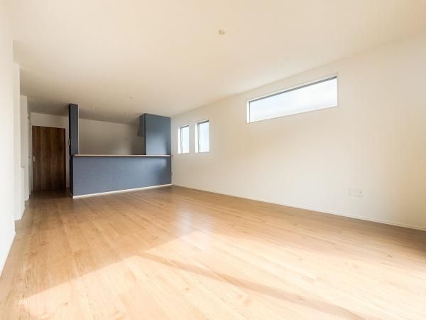 New 4LDK House in Oita City with Corner Lot and 4 Parking Spaces - Thumbnail 2