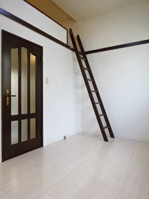 Plaza de Claire 1K Apartment for Rent in Koshigaya, Saitama - Thumbnail 3
