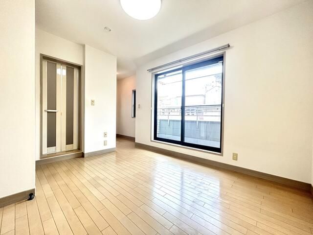 Two-Unit Apartment Building for Sale in Shinagawa, Tokyo - Thumbnail 2