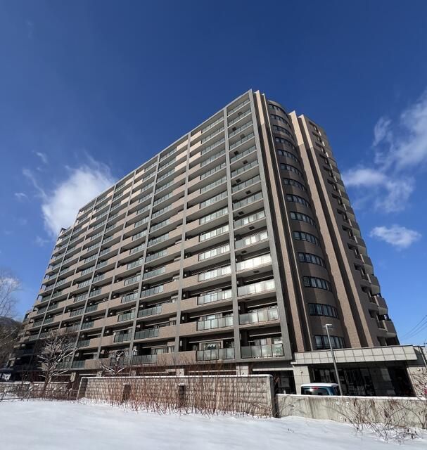 Verve View Fushimi Acropolis 3LDK Condo in Central Sapporo - Thumbnail 2
