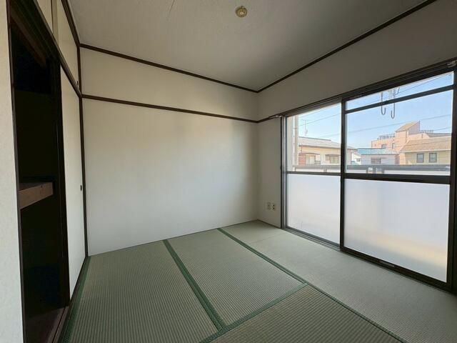 2K Apartment for Rent in Funabashi, Chiba - 55,000 Yen - Thumbnail 2