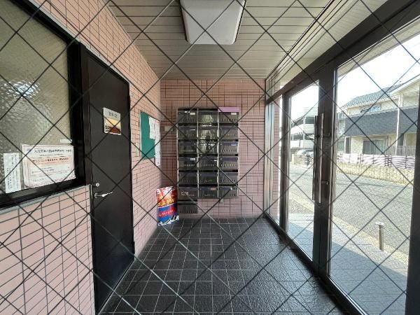 3DK Apartment for Sale Near Hiratsuka Station, Kanagawa - Thumbnail 2