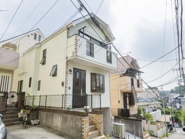 1994 3LDK House for Sale in Yokohama's Tsurumi Ward - Image 1