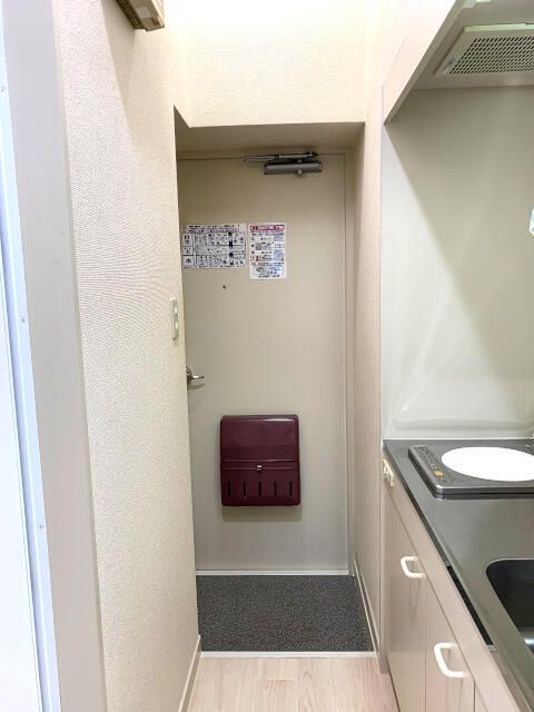 1K Apartment for Rent in Shinagawa, Tokyo - Near Musashi-Koyama Station - Thumbnail 2