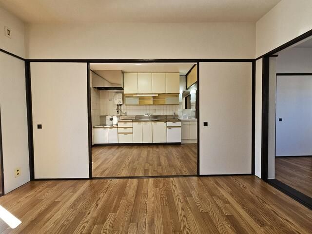 3DK Apartment for Sale in Sagamihara's Sobudai Danchi - Thumbnail 3