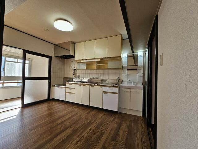 3DK Apartment for Sale in Sagamihara's Sobudai Danchi - Thumbnail 2