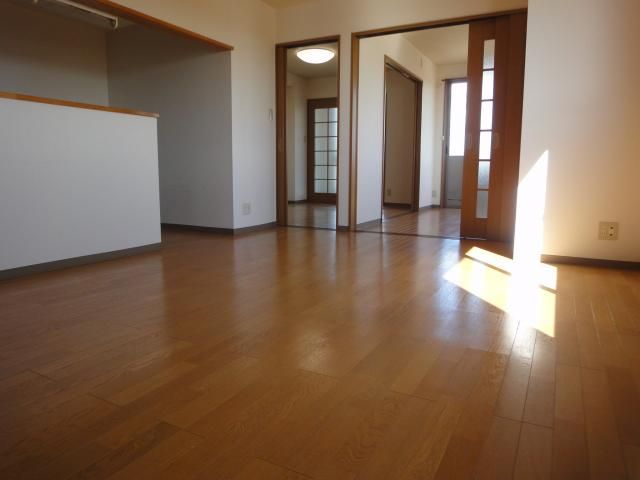 2LDK Apartment for Rent in Komatsu, Ishikawa - 50,000 Yen - Thumbnail 2