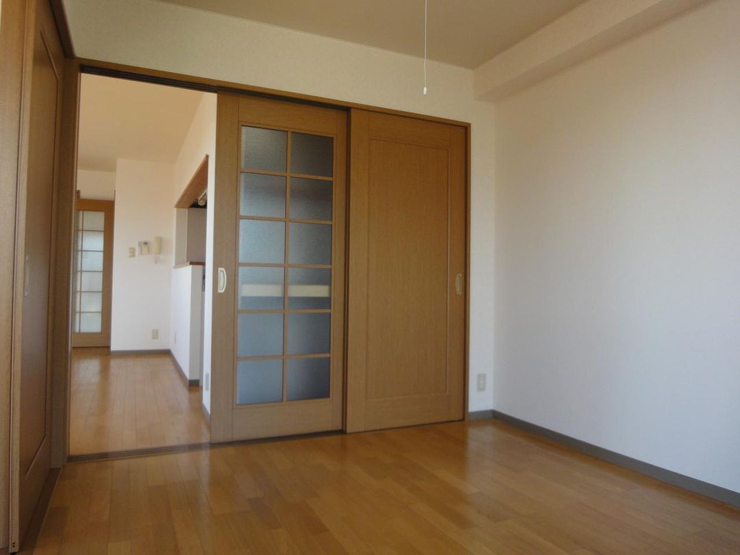 2LDK Apartment for Rent in Komatsu, Ishikawa - 50,000 Yen - Thumbnail 4