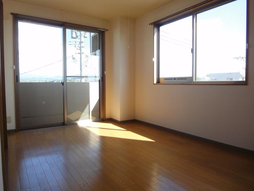 2LDK Apartment for Rent in Komatsu, Ishikawa - 50,000 Yen - Thumbnail 3
