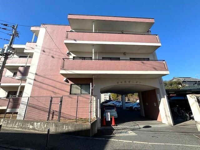 Renovated 3LDK Apartment for Sale in Chigasaki, Kanagawa - Thumbnail 2